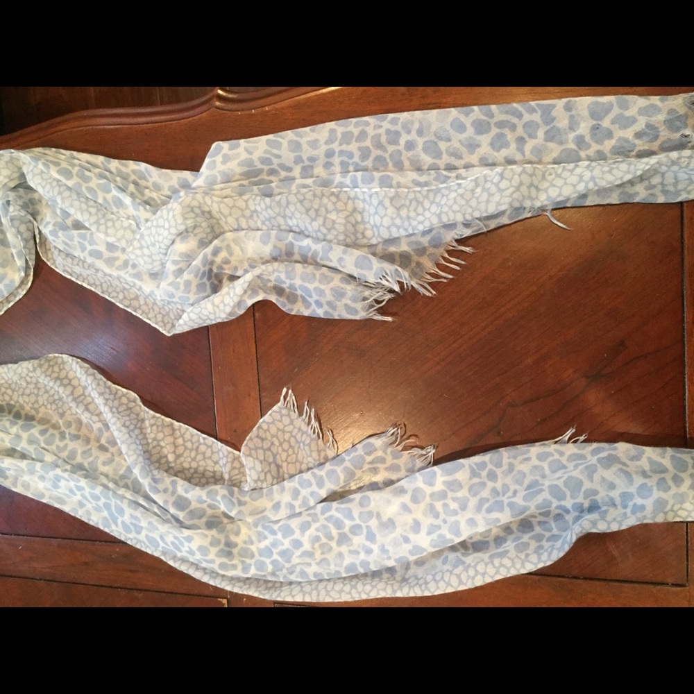 scarf 💙 - Picture 2 of 3